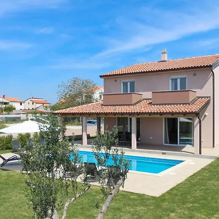 Charming Enjoy With Private Pool In Vila *