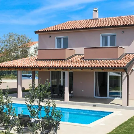 Vila Charming Enjoy With Private Pool In Pula