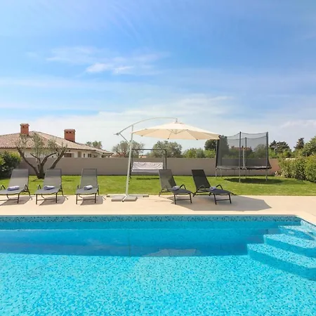 Charming Enjoy With Private Pool In Βίλα