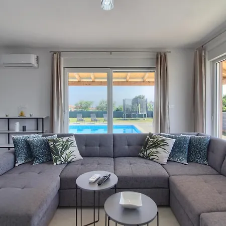 Vila Charming Enjoy With Private Pool In Pula