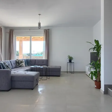 Charming Enjoy With Private Pool In Πούλα