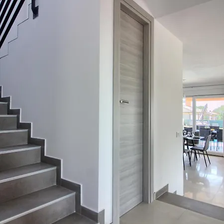 Charming Enjoy With Private Pool In Pula