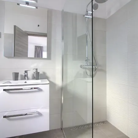 Charming Enjoy With Private Pool In Vila