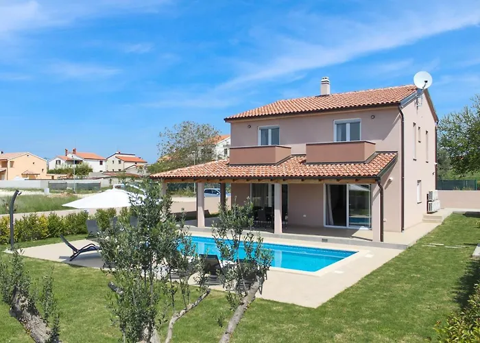 Charming Enjoy With Private Pool In Villa *