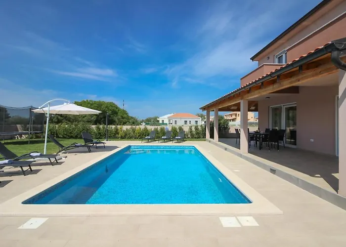 Charming Enjoy With Private Pool In Villa *