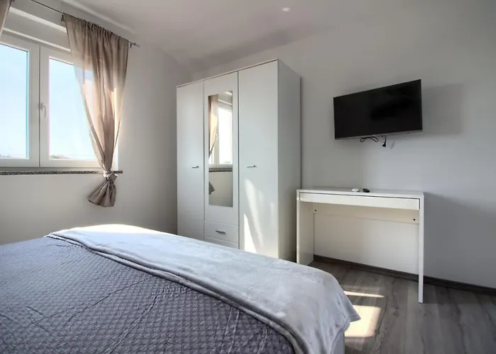 Charming Enjoy With Private Pool In * Póla