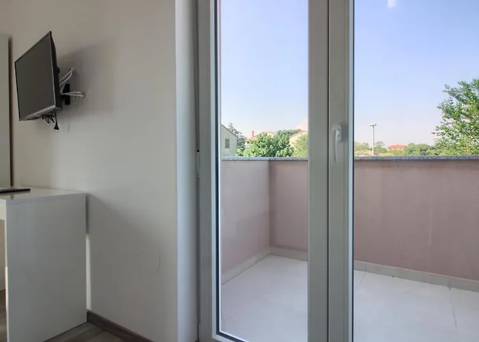 Charming Enjoy With Private Pool In Póla