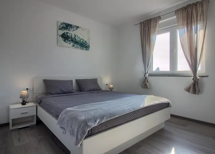 Charming Enjoy With Private Pool In * Póla