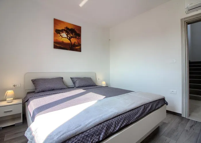 Charming Enjoy With Private Pool In * Póla