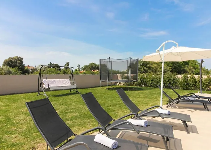 Charming Enjoy With Private Pool In Villa Pula