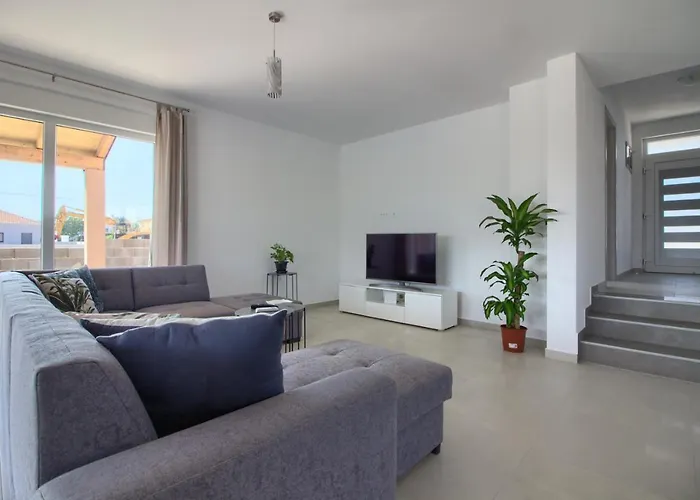 Charming Enjoy With Private Pool In Villa Pula