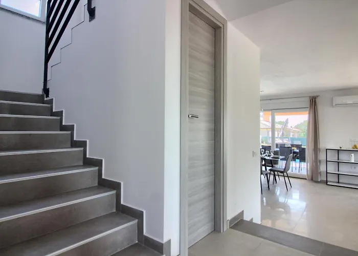 Charming Enjoy With Private Pool In Pula