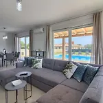 Charming Enjoy With Private Pool In *