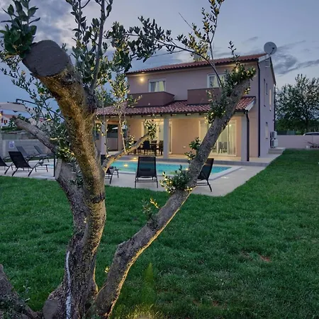 Villa Charming Enjoy With Private Pool In Pula