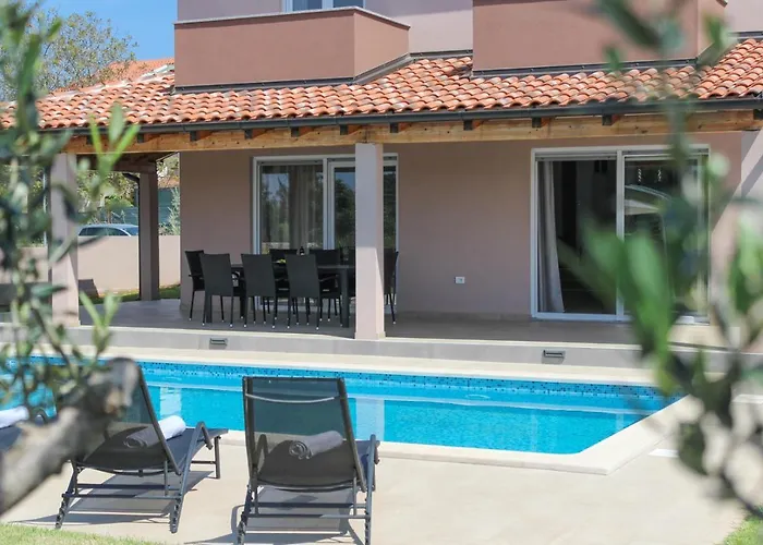 Charming Enjoy With Private Pool In *