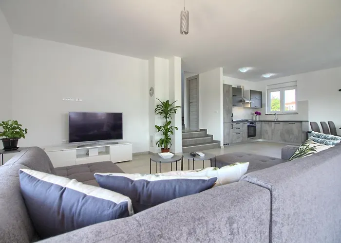 Charming Enjoy With Private Pool In Pula